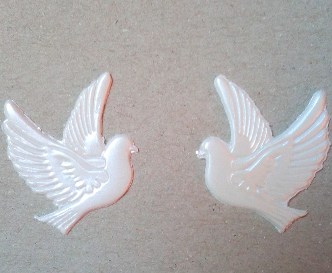 Motif en cire pour décoration de bougie : 2 colombes blanches